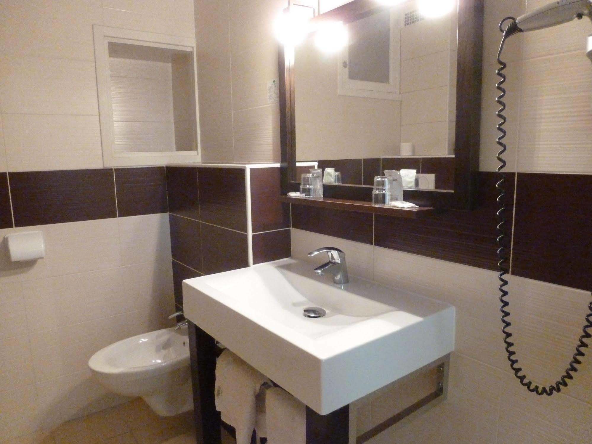 ניס Hotel De Verdun מראה חיצוני תמונה